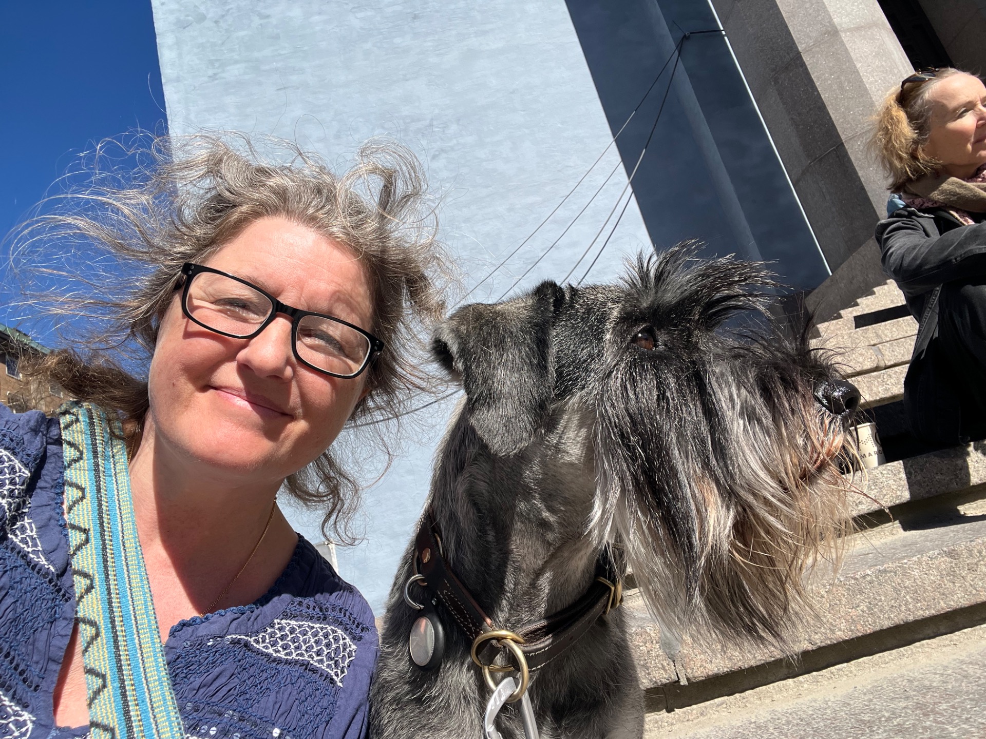 Med TippTapp på konserthustrappan, traditionell korv åts och sol lapades av både husse och matte. 